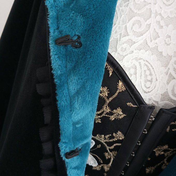 Capeline en velours noir