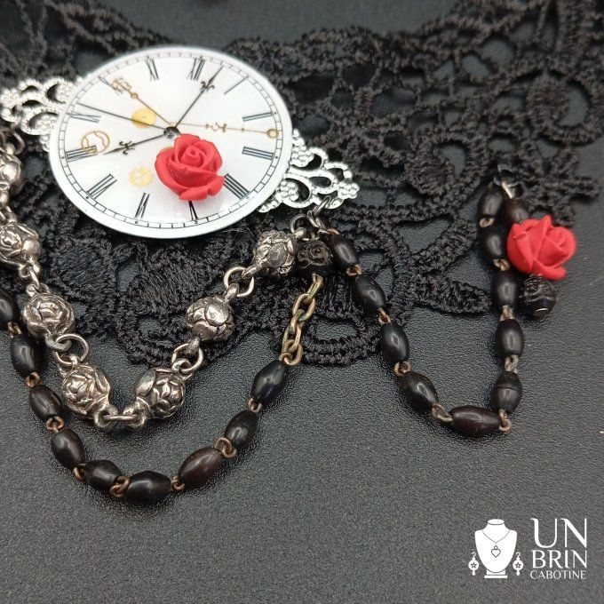 Collier chapelet , roses rouges