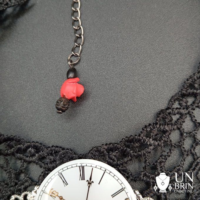 Collier chapelet , roses rouges