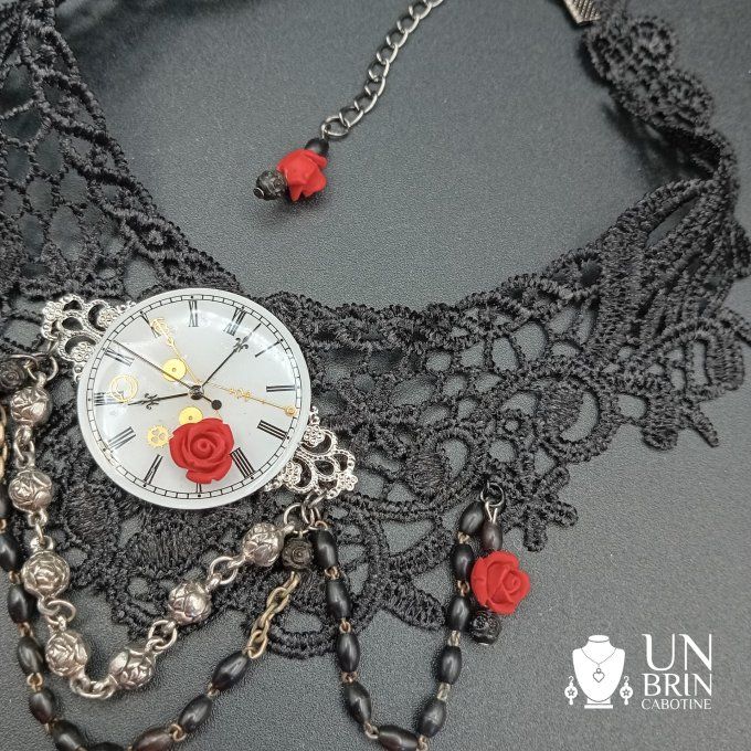 Collier chapelet , roses rouges