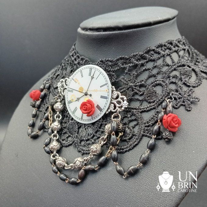 Collier chapelet , roses rouges