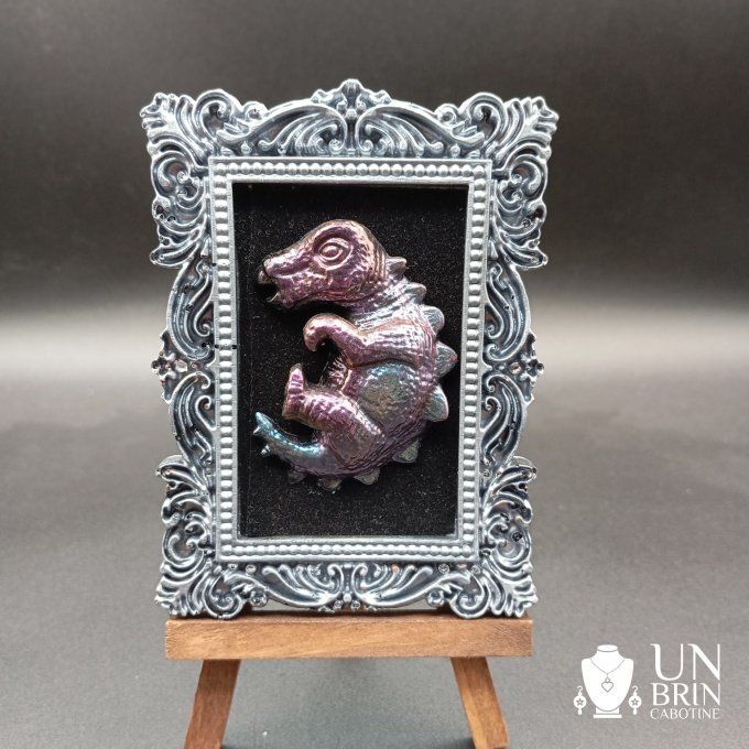 Cadre baroque et son bébé dinosaure 