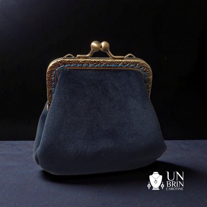 Un sac, un porte-monnaie et son bandeau "Nuit Solaire"