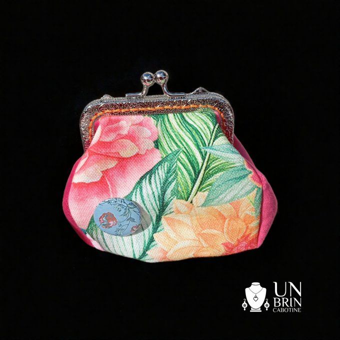 Un sac, un porte-monnaie et son bandeau exotiques