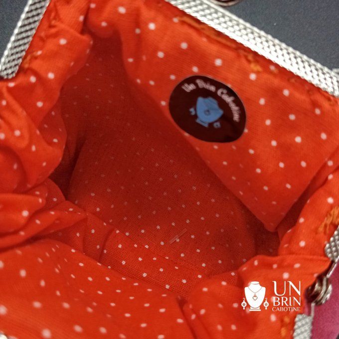 Un sac, un porte-monnaie et son bandeau "Éclat Sauvage"