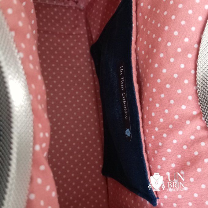 Un sac, un porte-monnaie et son bandeau "Éclat Sauvage"