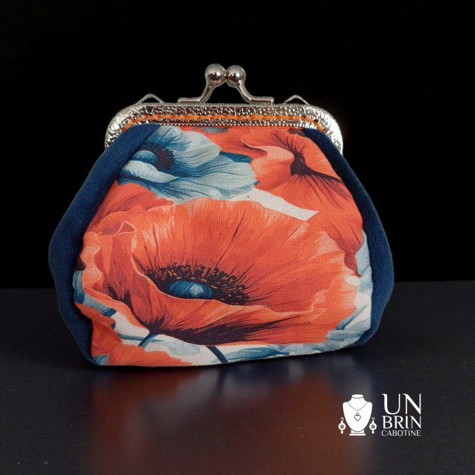 Un sac, un porte-monnaie et son bandeau "Éclat Sauvage"