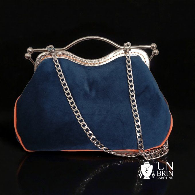 Un sac, un porte-monnaie et son bandeau "Éclat Sauvage"