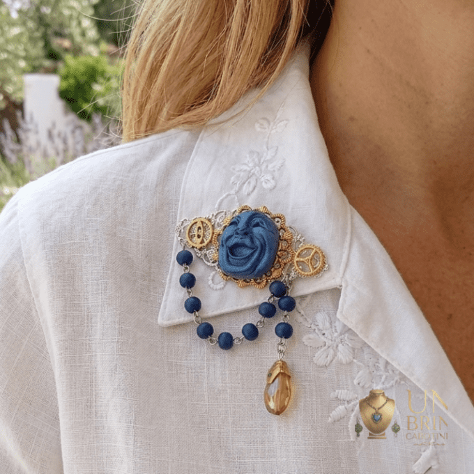 Broche "Masque Lunaire Bleu"