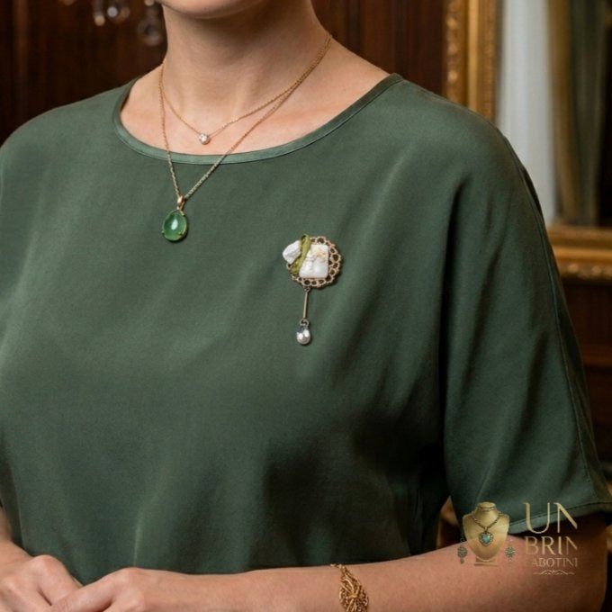 Broche "Éclat Satiné"