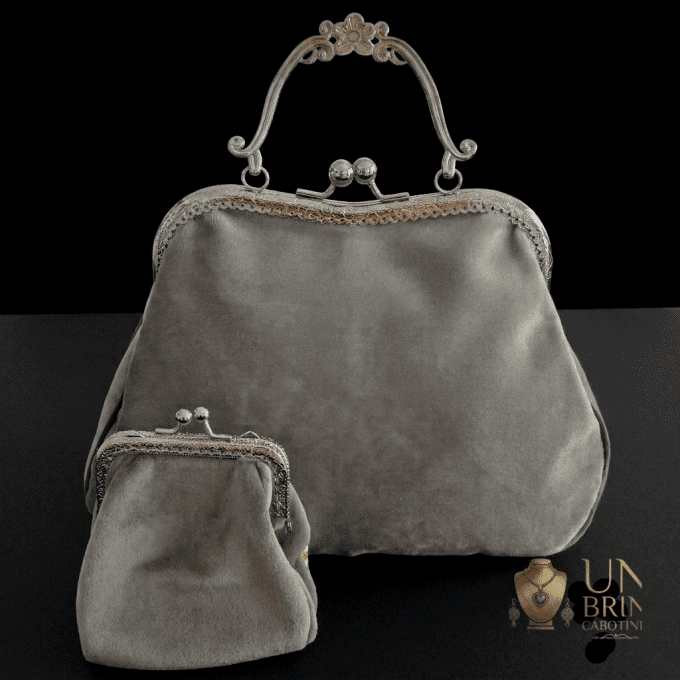 Sac Velours Gris & Lapin au Chapeau – Pièce Unique