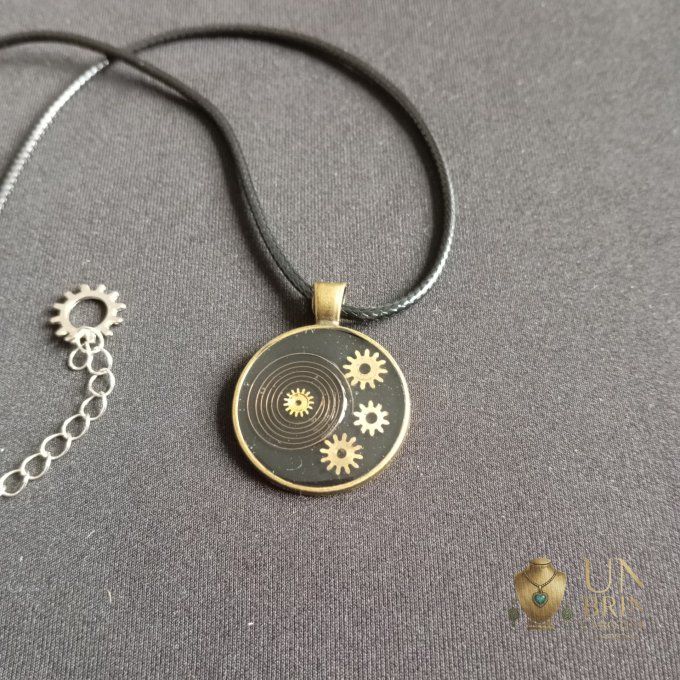 Pendentif Steampunk « Mécanique du Temps » avec Véritables Pièces d'Horlogerie