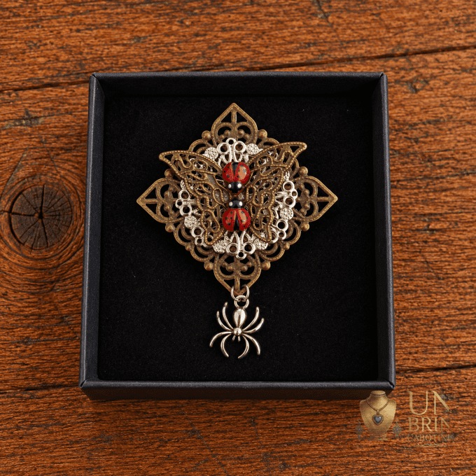 Broche Filigranée « Cabinet de Curiosités » avec Coccinelles et Pampille Araignée