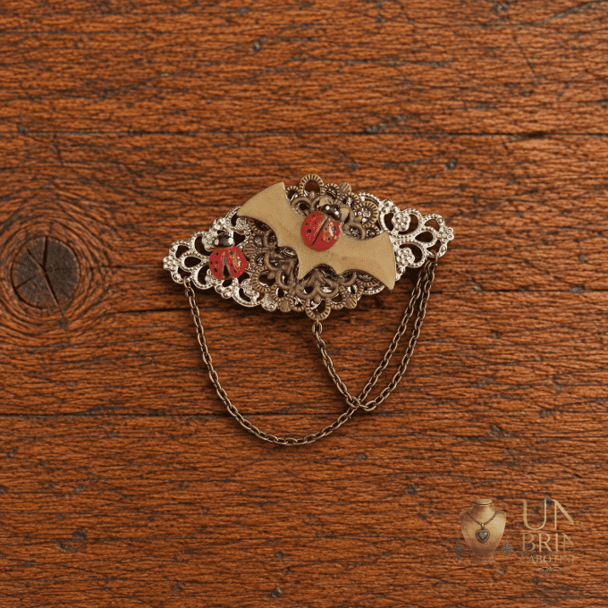 Broche Chauve-Souris & Coccinelles « Vol Nocturne » avec Chaînettes Drapées