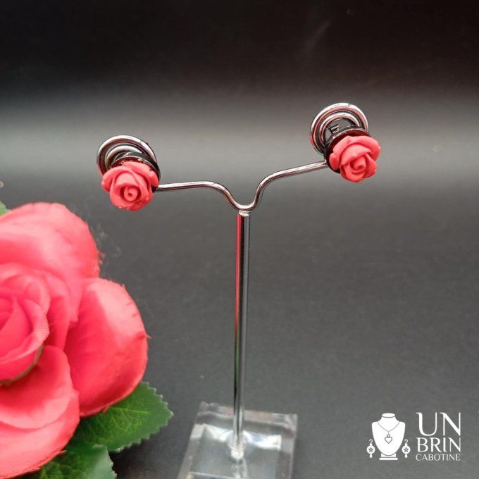 Clous d'oreilles, roses rouges
