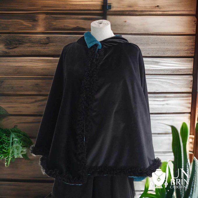 Capeline en velours noir