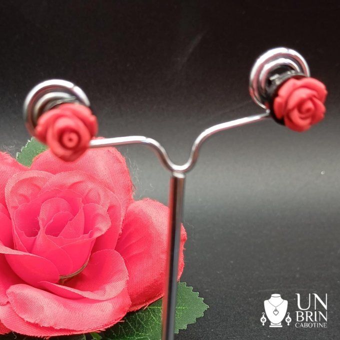 Clous d'oreilles, roses rouges