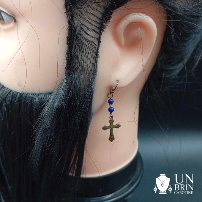 Boucle d'oreille croix
