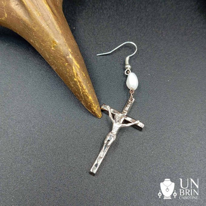 Boucle d'oreille croix 