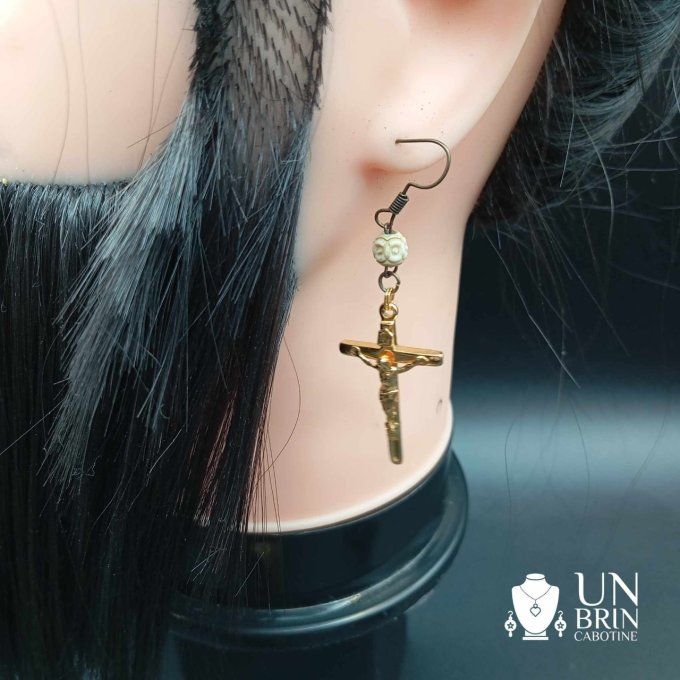 Boucle d'oreille Croix