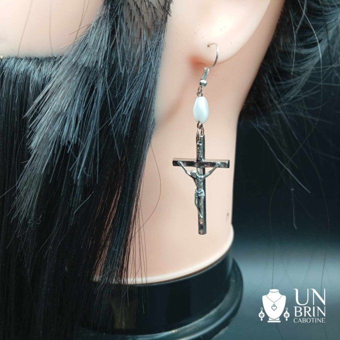 Boucle d'oreille croix 