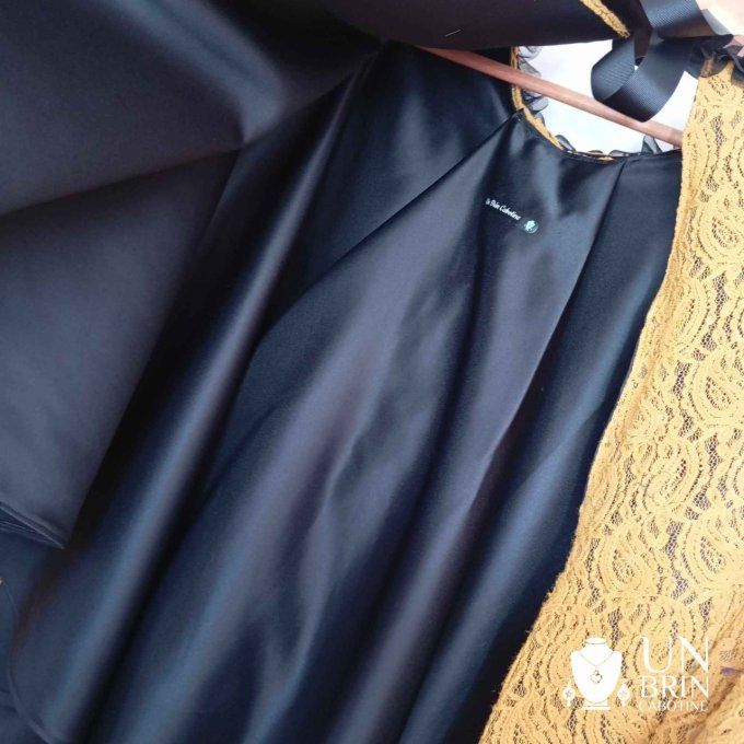 Capeline en dentelle et satin  