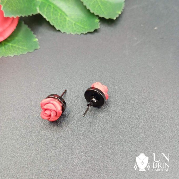 Clous d'oreilles, roses rouges