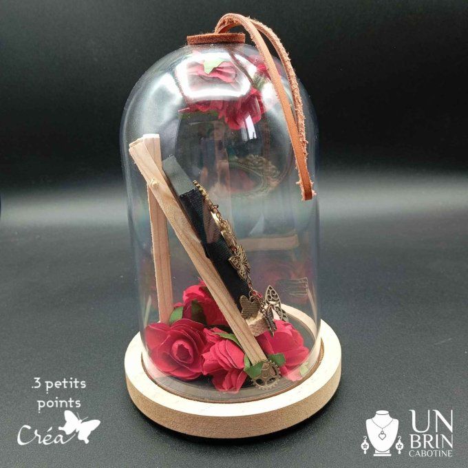Collection de roses, dans son globe. 