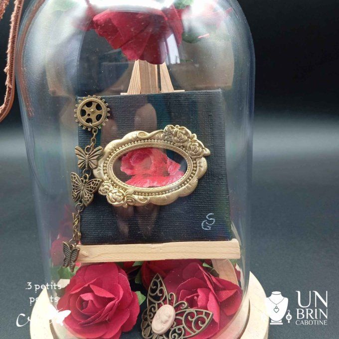 Collection de roses, dans son globe. 
