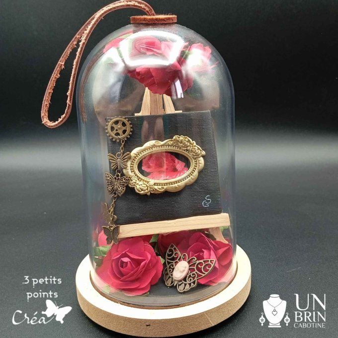 Collection de roses, dans son globe. 