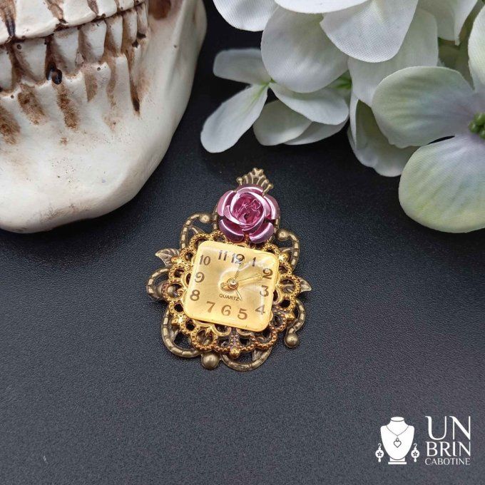 Petite broche baroque